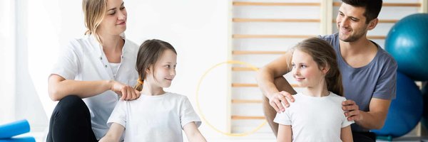 Quelles sont les meilleures postures de yoga pour stimuler la digestion après un repas copieux ?